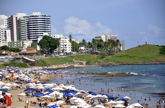 13/01/2015- Salvador- BA, Brasil- vista da praia Porto da Barra, em Salvador, capital baiana- Foto: Tereza Torres/ Setur